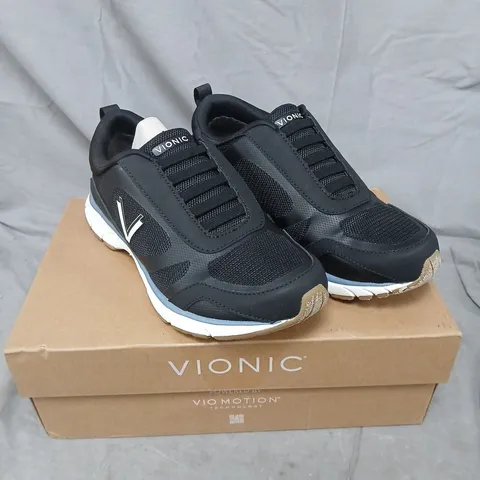 BOXED PAIR OF VIONIC DARCY DRIFT TRAINERS - 5