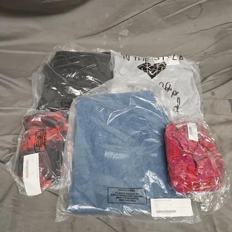 APPROXIMATELY 15 ASSORTED CLOTHING ITEMS IN VARIOUS STYLES AND SIZES 