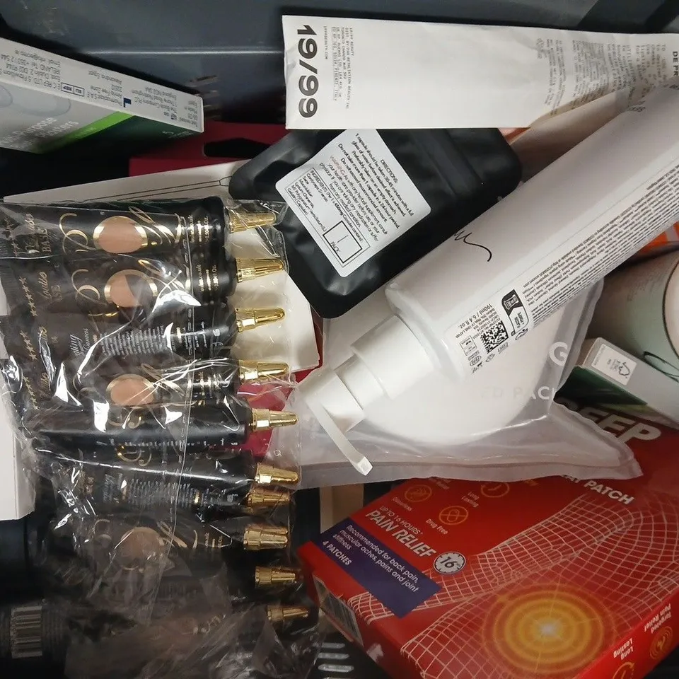 APPROXIMATELY 15 ASSORTED COSMETIC ITEMS INCLUDING VARIOUS MAKES AND BRANDS - COLLECTION ONLY