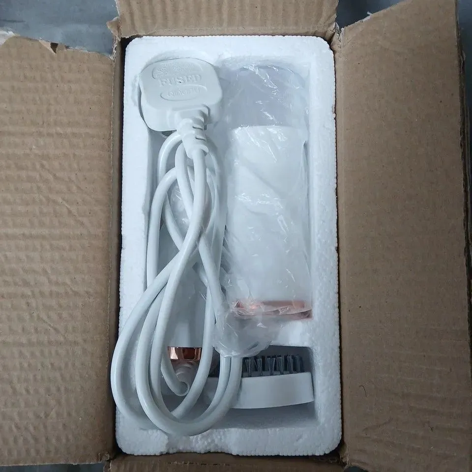 HANDHELD GARMENT STEAMER – WHITE, BOXED