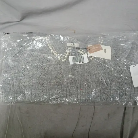 JDY GREY KNITTED CARDIGAN – UK SIZE S WITH PEARL NECKLACE