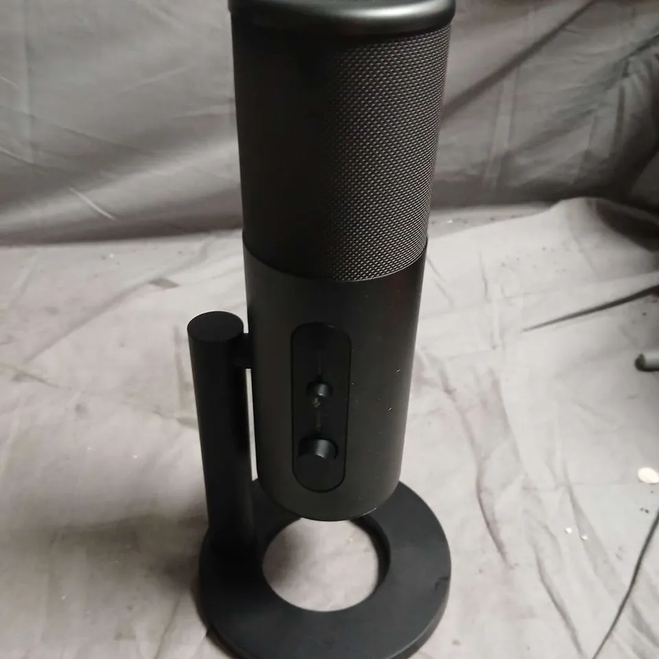 B20 - GREY USB MICROPHONE WITH STAND