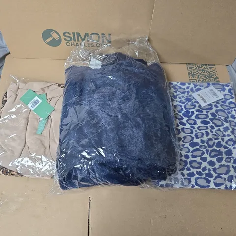 LARGE QUANTITY OF ASSORTED CLOTHING ITEMS IN VARIOUS SIZES  - COLLECTION ONLY