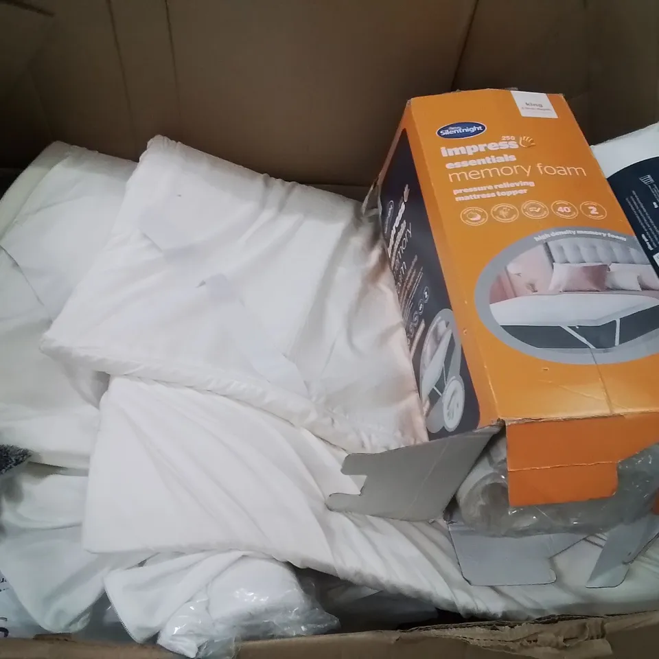 PALLET CONTAINING A VERY LARGE QUANTITY OF ASSORTED PILLOWS AND RELATED BEDDING/COMFORT PRODUCTS ECT