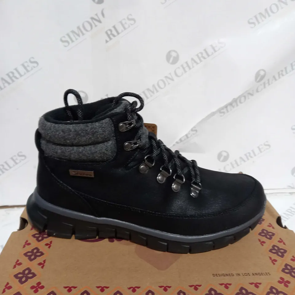 BOXED PAIR OF SKECHERS SYNERGY WARM BOOTS, BLACK - SIZE 5