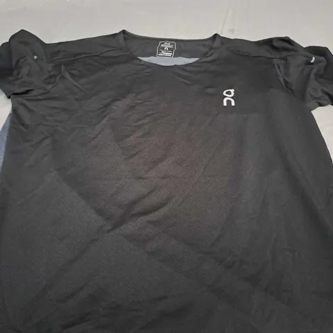 ON CLOUD RUN ON CLOUDS T-SHIRT - MEDIUM