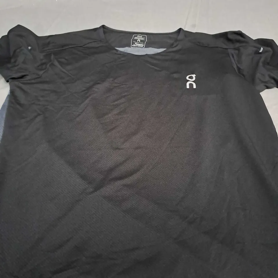 ON CLOUD RUN ON CLOUDS T-SHIRT - MEDIUM