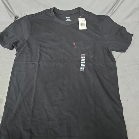 LEVIS THE POCKET TEE IN BLACK - MEDIUM 