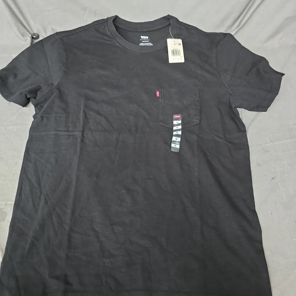 LEVIS THE POCKET TEE IN BLACK - MEDIUM 