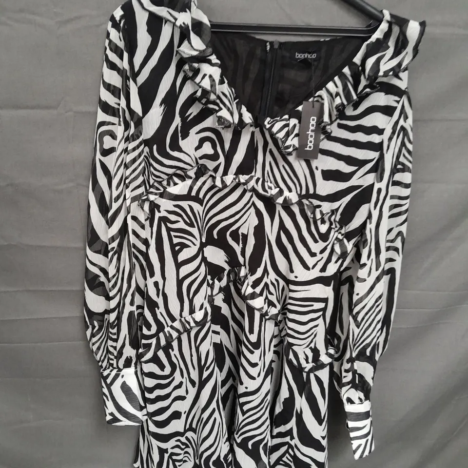 BOOHOO ZEBRA CHIFFON RUFFLE SKATER DRESS - 18