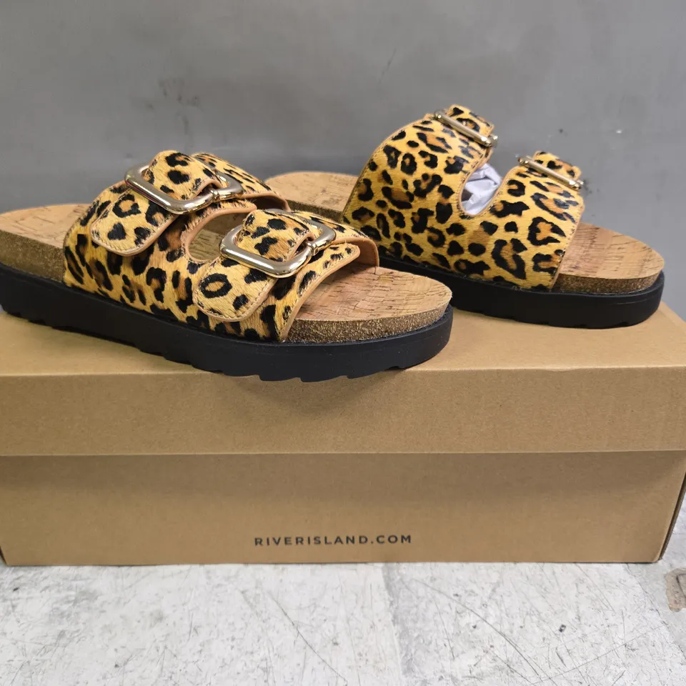 BOXED PAIR OF RIVER ISLAND OPEN TOE SANDALS IN LEOPARD PRINT SIZE UK 5