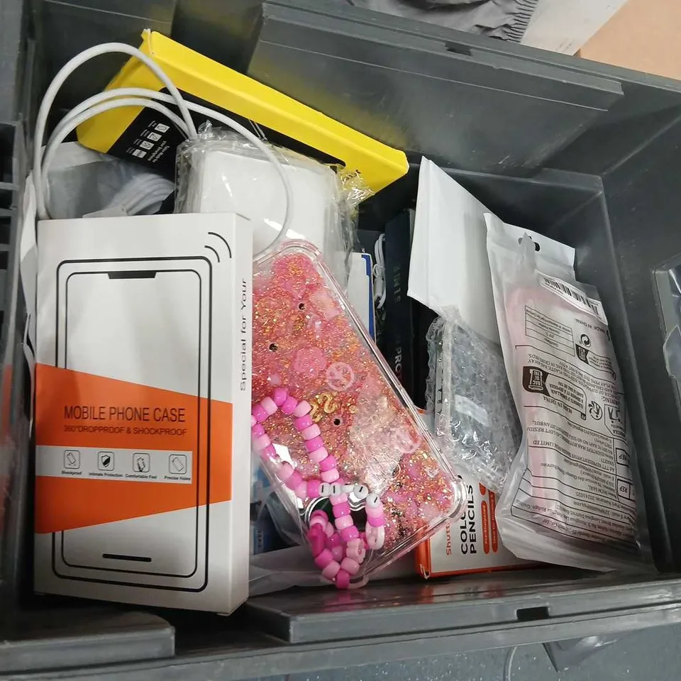 LARGE QUANTITY OF ASSORTED ELECTRICAL ACCESSORIES TO INCLUDE; SCREEN PROTECTORS, PHONE CASES AND POWER BANK