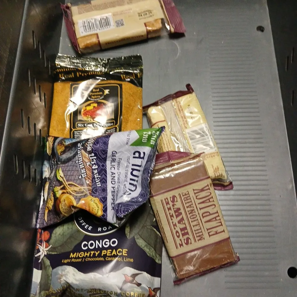 APPROXIMATELY 15 ASSORTED FOOD & DRINK ITEMS TO INCLUDE - SKIPPY SMOOTH PEANUT BUTTER - HOTEL CHOCOLAT SELECTION - GRENADE OREO PROTEIN BAR - ETC - COLLECTION ONLY