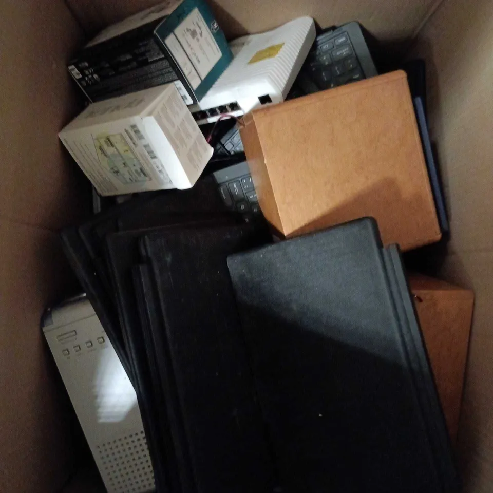 APPROXIMATELY 15 ASSORTED ELECTRICAL PRODUCTS TO INCLUDE TABLET KEYBOARDS, RANGE EXTENDERS, SPEAKERS ETC 