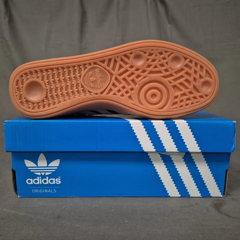 BOXED PAIR OF ADIDAS HANDBALL SPEZIAL SHOES IN BLACK/PINK UK SIZE 5