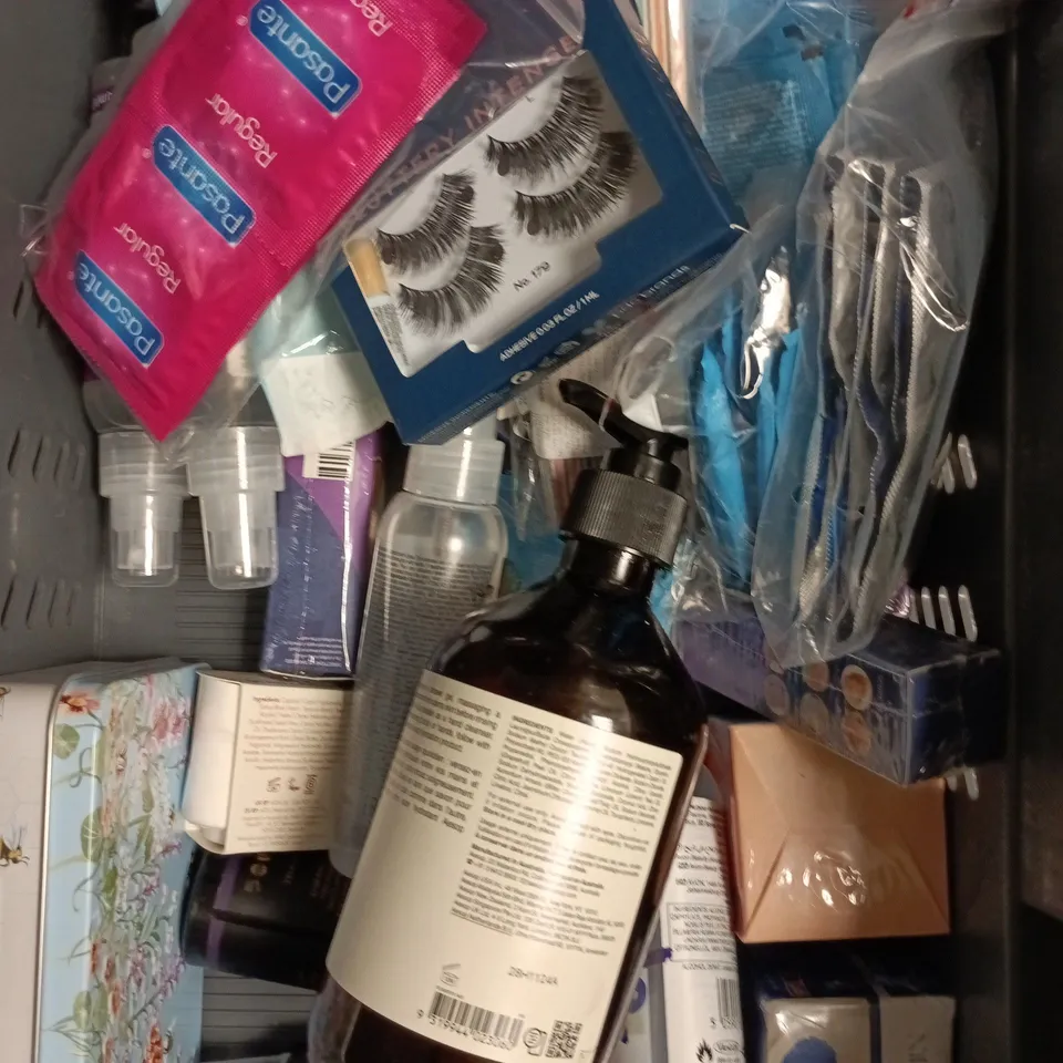 APPROXIMATELY 15 ASSORTED HEALTH & BEAUTY PRODUCTS TO INCLUDE ACNE PATCHES, COCO & EVE HAIR MASQUE, AESOP BODY CLEANSER ETC