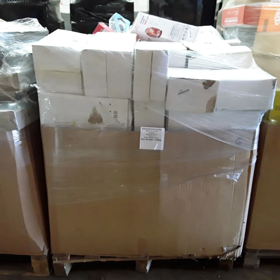 PALLET CONTAINING AN ASSORTMENT OF HOUSEHOLD CRYSTAL SALT LAMPS ECT