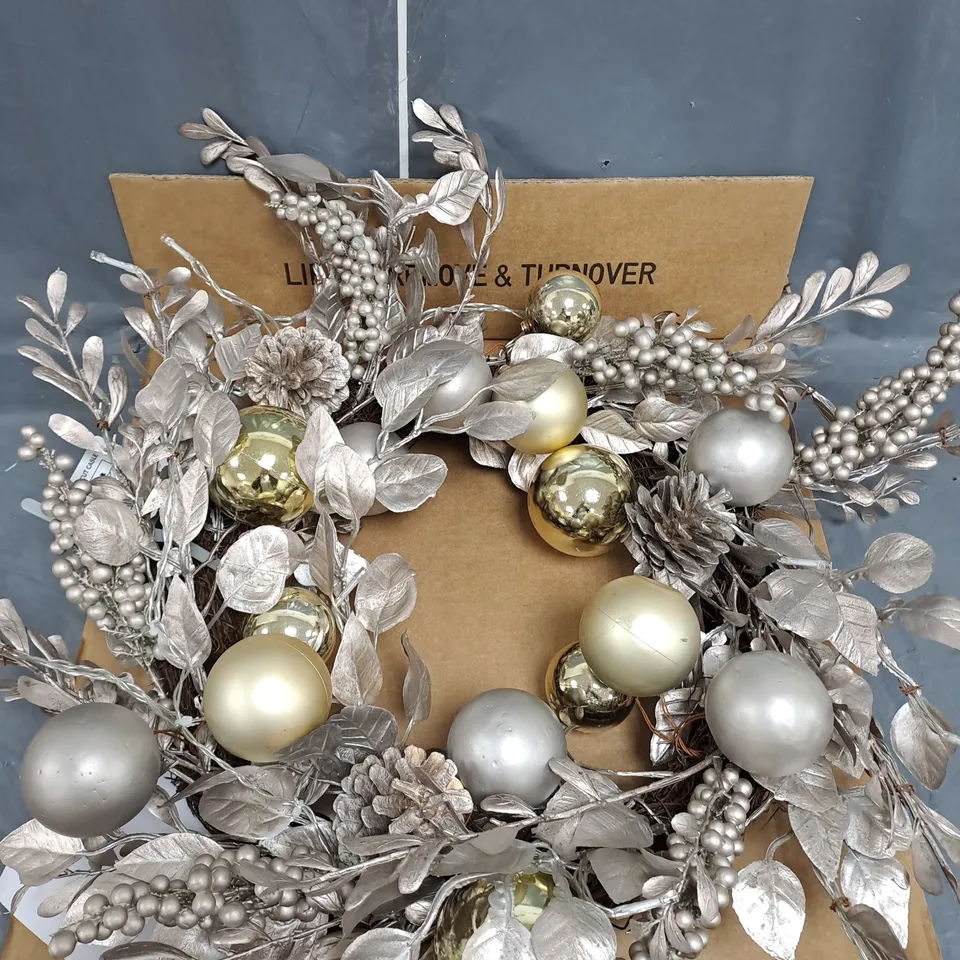 CHAMPAGNE AND GOLD PRE-LIT FESTIVE WREATH RRP £32.99