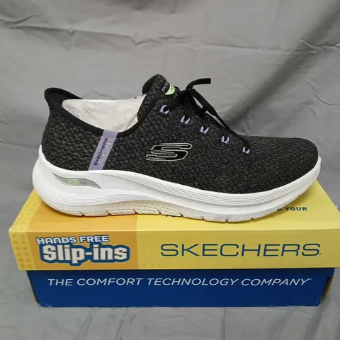 SKECHERS ARCH FIT 2.0 SLIP-INS BLACK KNIT SNEAKERS, SIZE 8