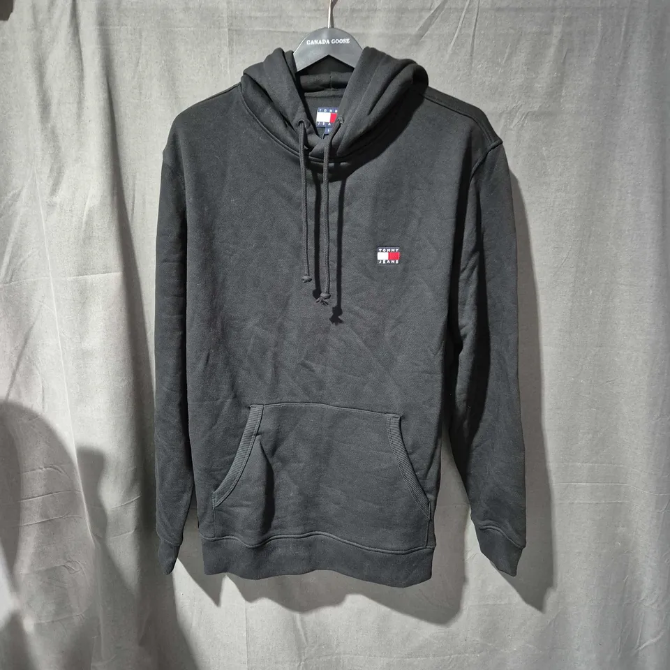 TOMMY JEANS BLACK HOODIE – SIZE L