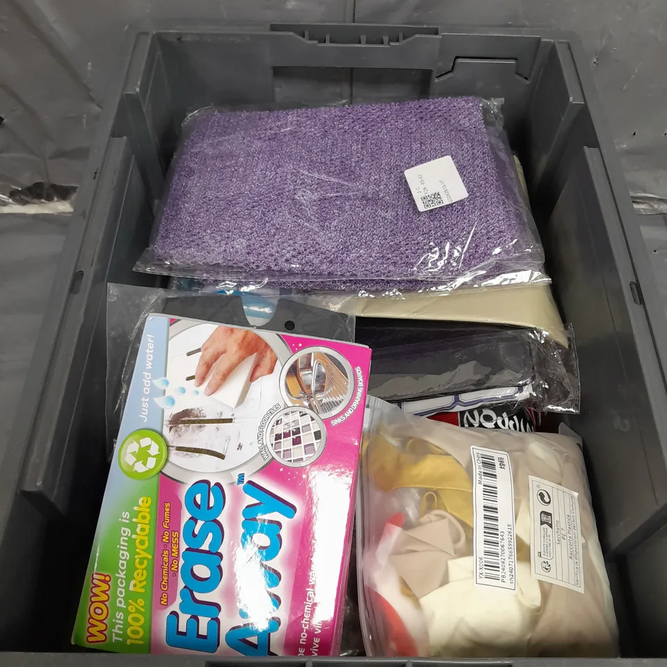 APPROXIMATELY 6 ASSORTED HOUSEHOLD ITEMS 