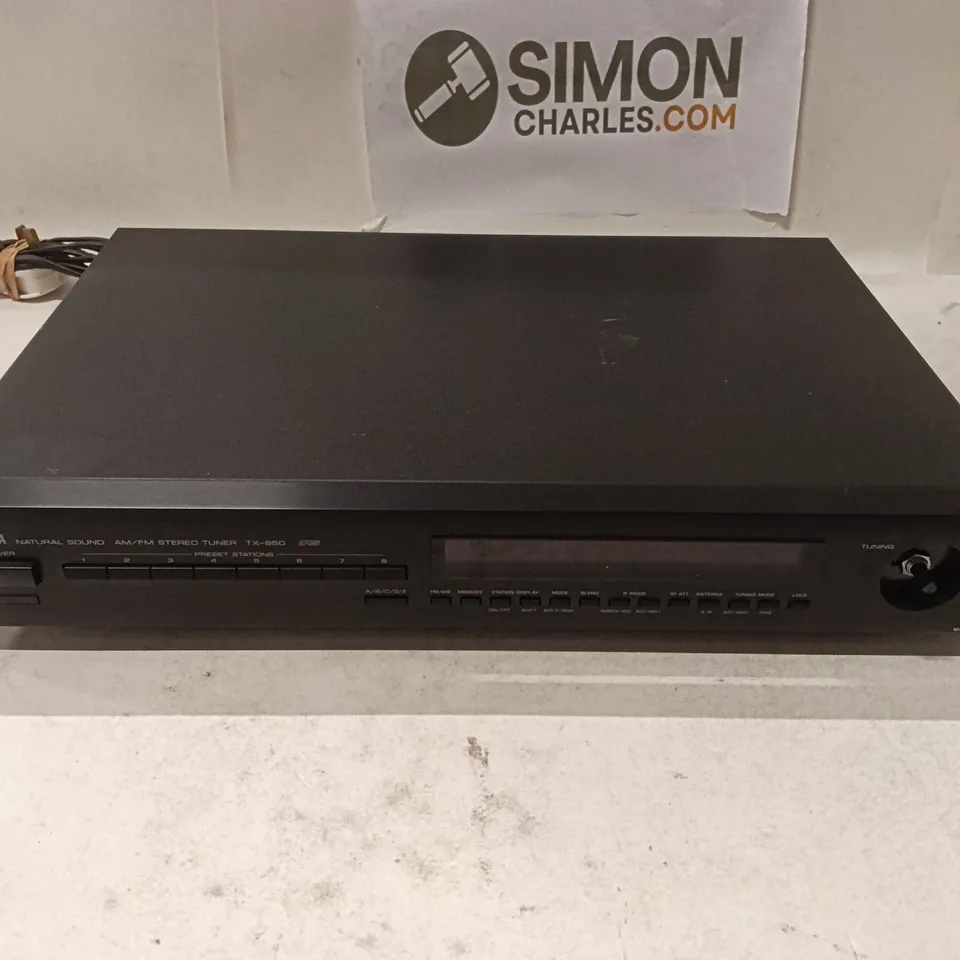 YAMAHA TX-950 AM/FM STEREO RECEIVER (VINTAGE)