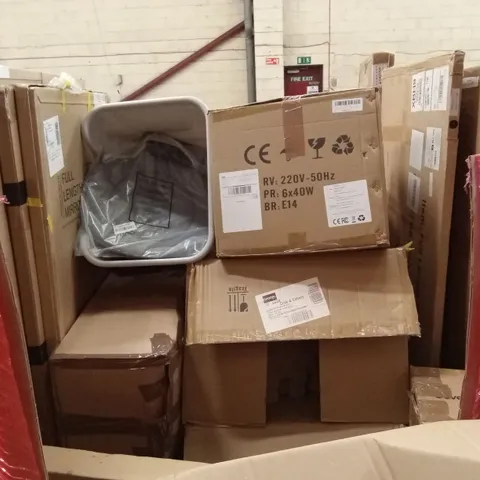 PALLET OF ASSORTED HOUSEHOLD GOODS AND PRODUCTS TO INCLUDE; FULL-LENGTH MIRRORS, CHANDELIER, CAT LITTER TRAY ETC