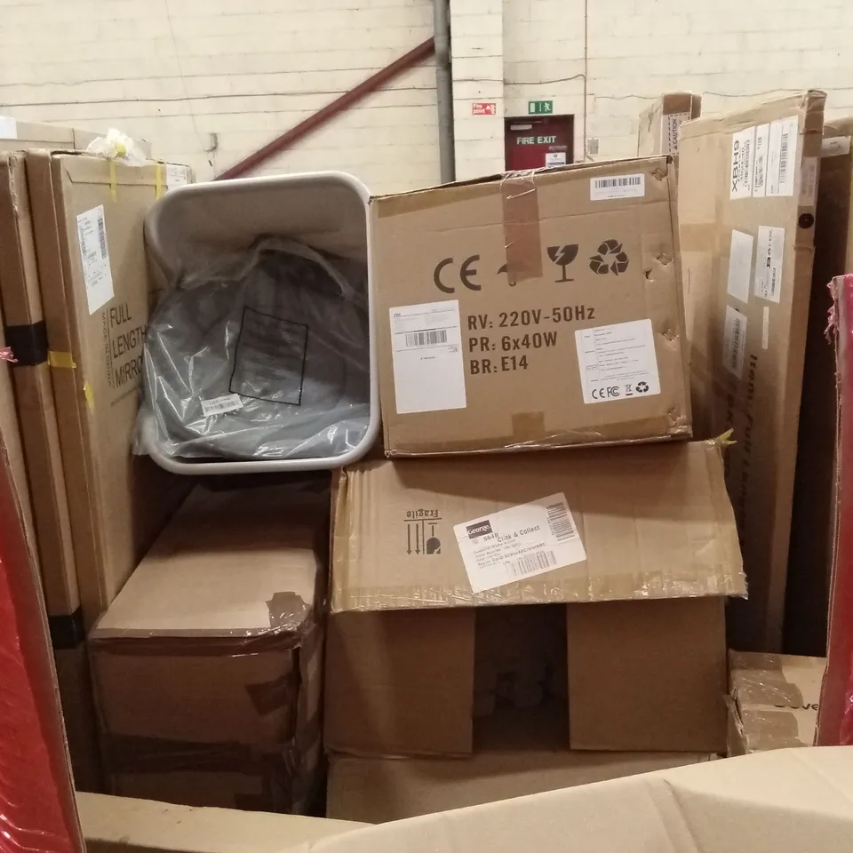 PALLET OF ASSORTED HOUSEHOLD GOODS AND PRODUCTS TO INCLUDE; FULL-LENGTH MIRRORS, CHANDELIER, CAT LITTER TRAY ETC