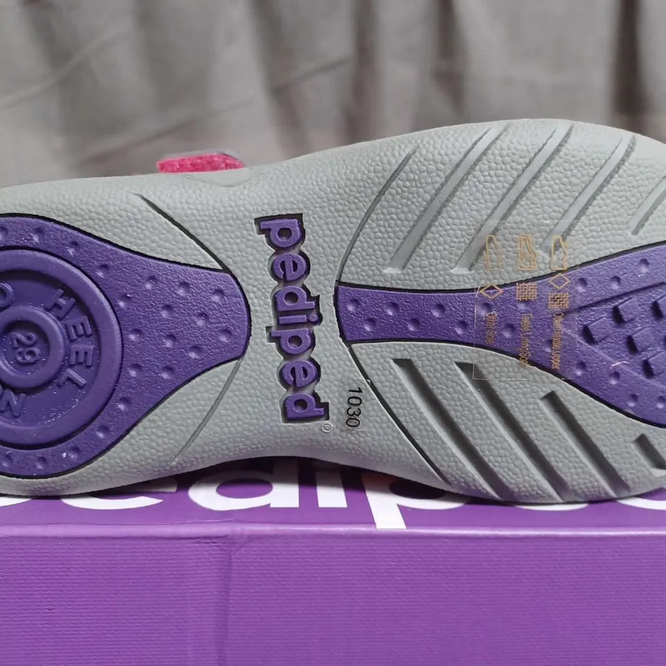 BOXED PAIR OF PEDIPED KIDS SAHARA BARE FEET TRAINERS IN FUSCHIA/LAVENDER - 29 EU