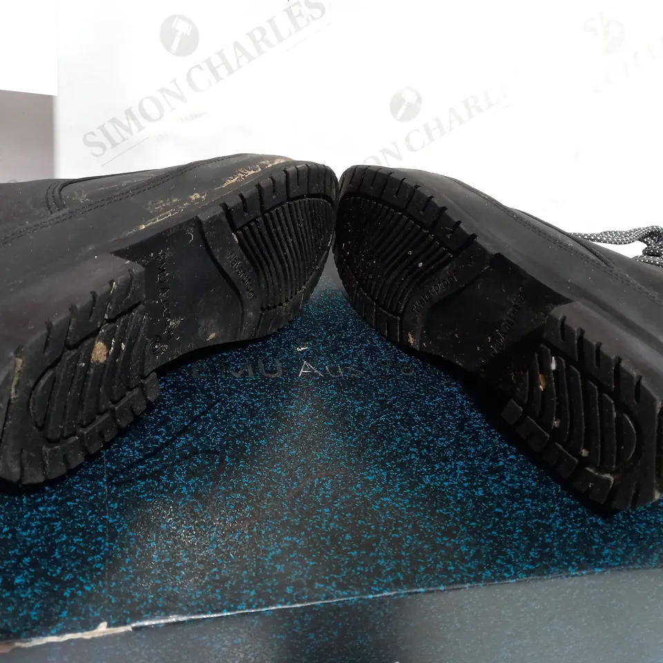 BOXED PAIR OF EMU BLACK BOOTS  - SIZE 7