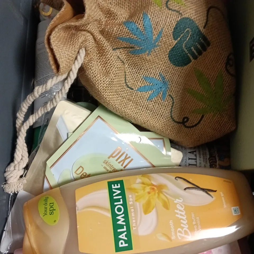 APPROXIMATELY 15 ASSORTED HEALTH & BEAUTY PRODUCTS TO INCLUDE WORKING HANDS CREAM, GRITTY PASTE, TEETH WHITENING STRIPS ETC 