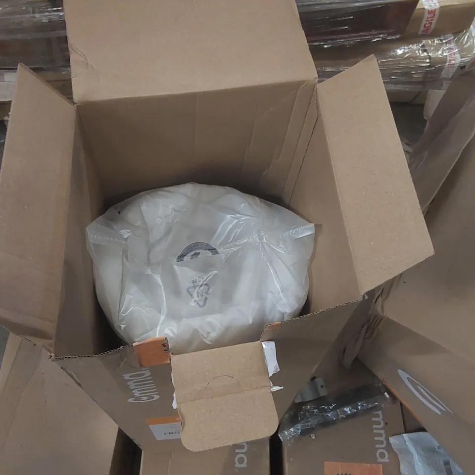 PALLET CONTAINING A LARGE QUANTITY OF ASSORTED EMMA PRODUCTS INCLUDING DUVETS