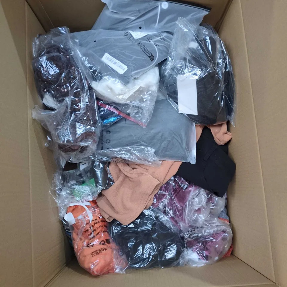 BOX OF APPROXIMATELY 20 ASSORTED CLOTHING ITEMS TO INCLUDE: PAKKA OVERTROUSERS AND GREY HOODIE