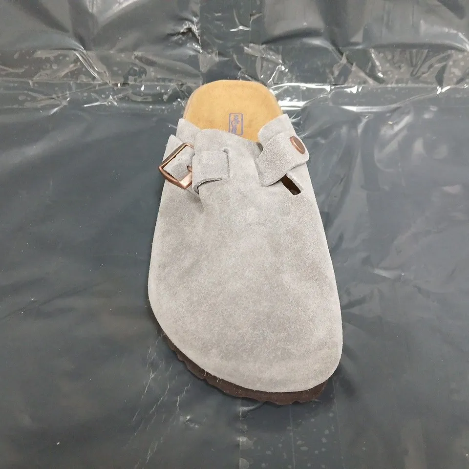 PAIR OF BIRKENSTOCK SHOES IN GREY SIZE EU 37