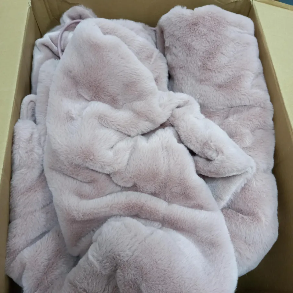 COZEEHOME PINK THROW