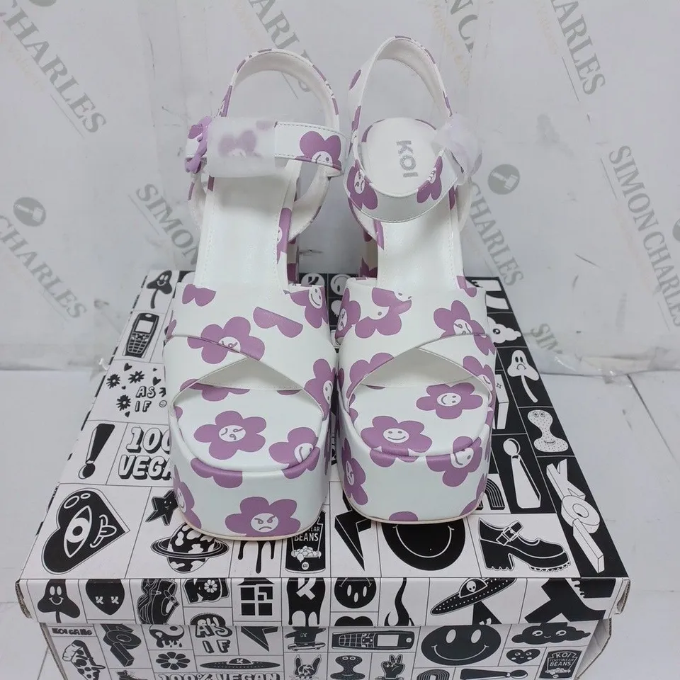 KOI FOOTWEAR LADIES WHITE WITH PURPLE FLOWERS CHUNKY HIGH HEELED SHOES SIZE 8