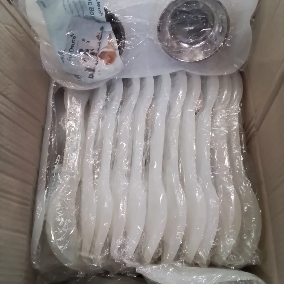BOX CONTAINING LARGE AMOUNT OF DOG/PET BOWL MATS