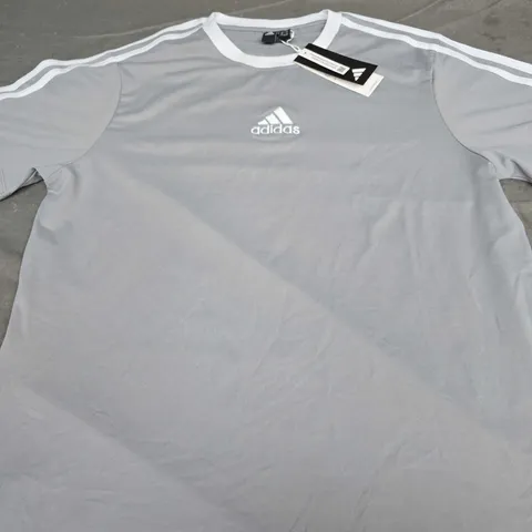 ADIDAD LOGO CASUAL TEE - SIZE XL