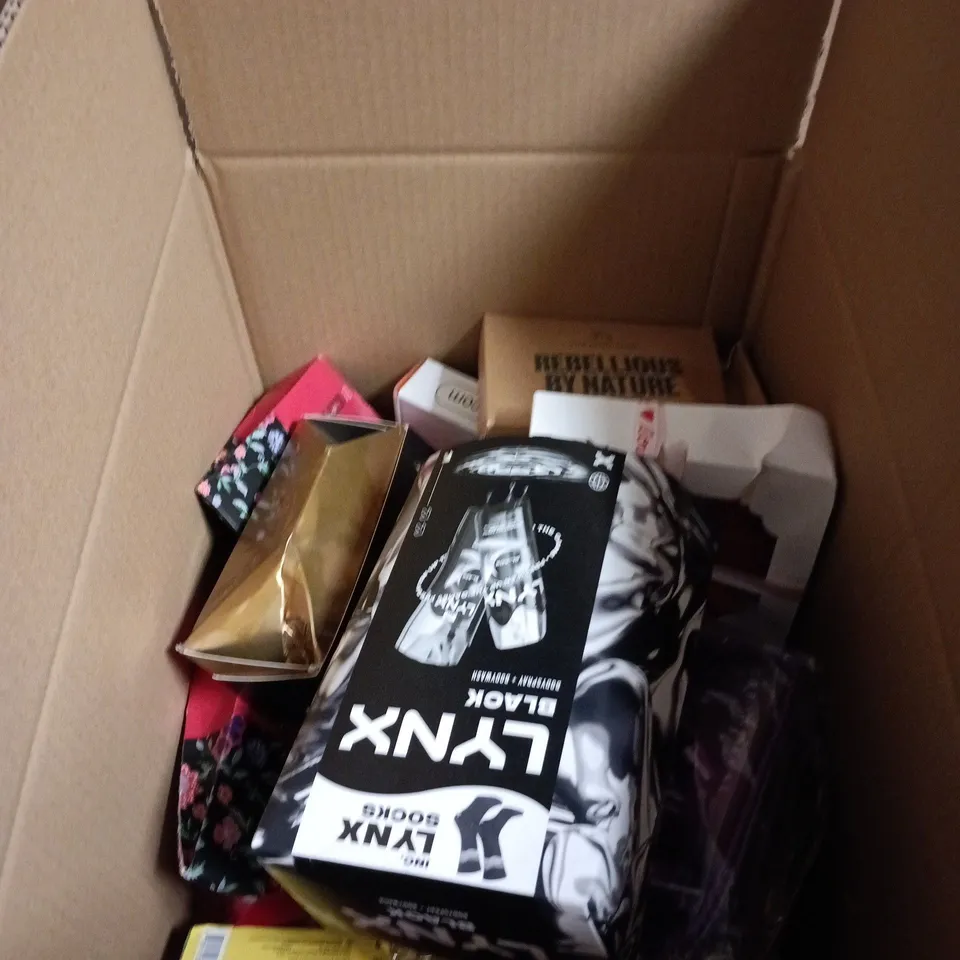 BOX OF APPROXIMATELY 14 ASSORTED COSMETIC ITEMS INCLUDING SANTUARY SPA , LYNX GOLD AND SOL DE JANEIRO PERFUME MIST SET 