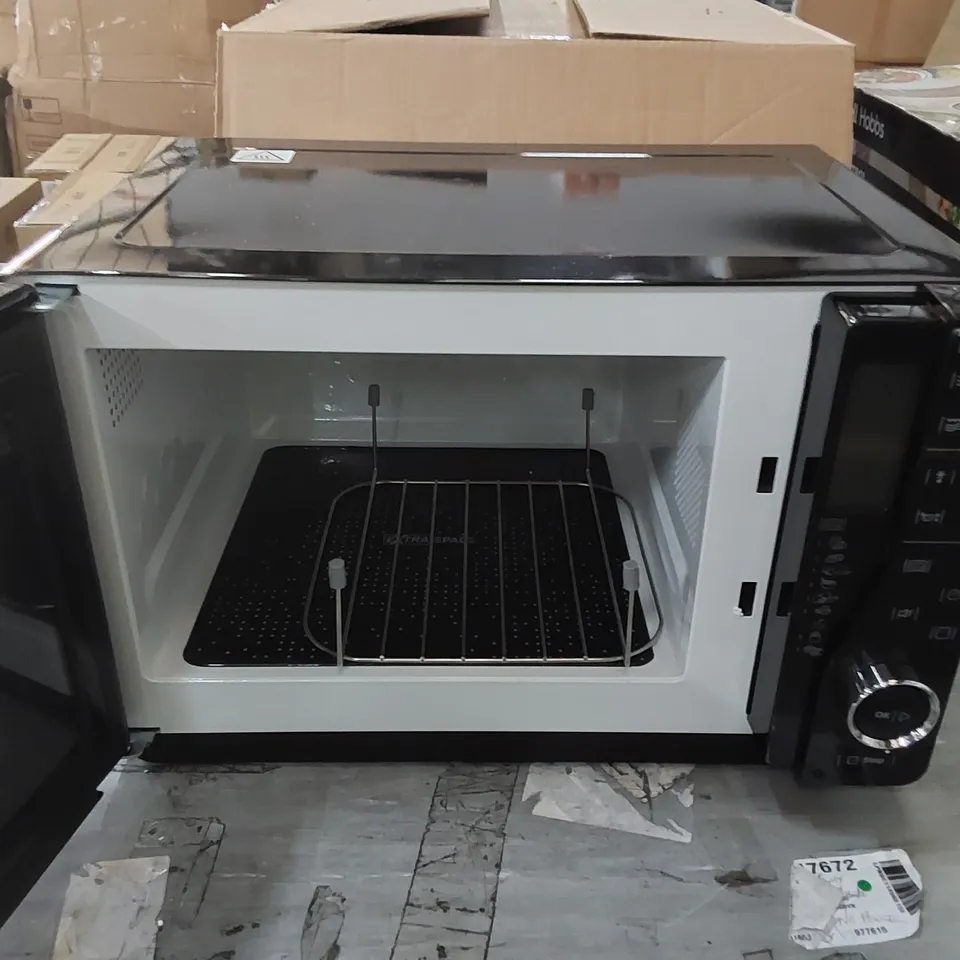 BOXED HOTPOINT MICROWAVE OVEN - MWH2622MB UK
