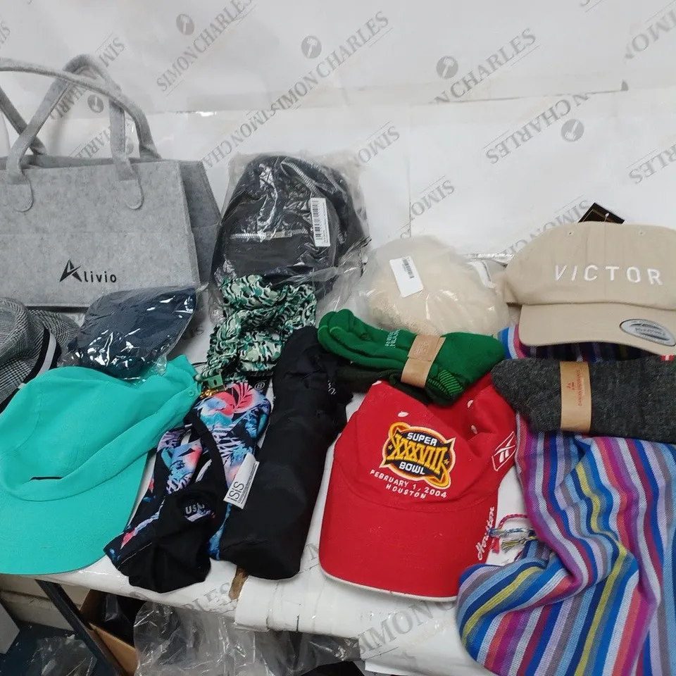 BOX OF APPROXIMATELY 25 ASSORTED CLOTHING ACCESSORIES TO INCLUDE; HATS, SCARFS & SOCKS