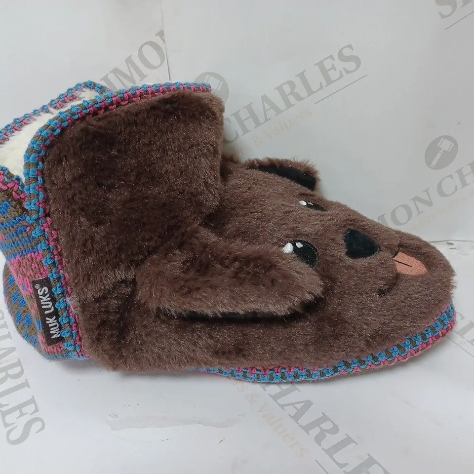 PAIR OF MUK LUKS ANIMAL SLIPPERS DOG SIZE 8