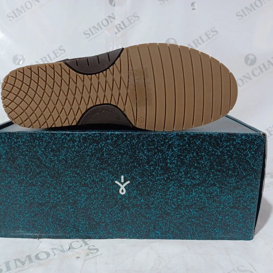 BOXED PAIR OF EMU AUSTRAILA MERAK SUEDE BOOTS IN ESPRESSO - UK SIZE 6