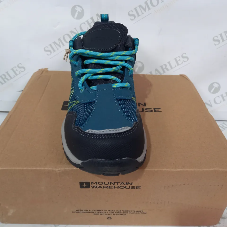 BOXED PAIR OF MOUNTAIN WAREHOUSE TRAINERS IN BLUE/GREEN UK SIZE 5
