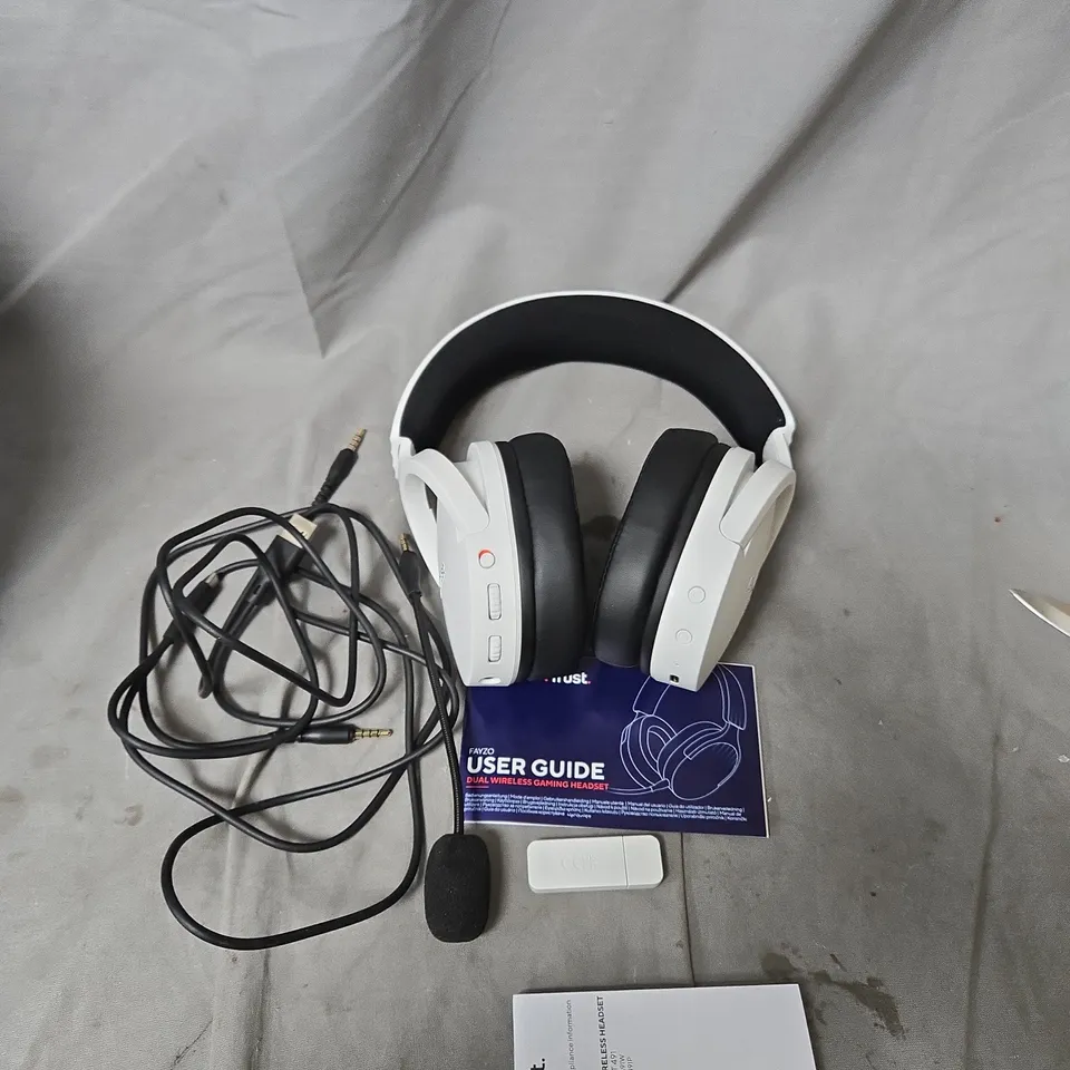 TRUST GXT 491 FAYZO DUAL WIRELESS GAMING HEADSET FOR PS4/5, NINTENDO SWITCH, PC, LAPTOP, SMARTPHONE