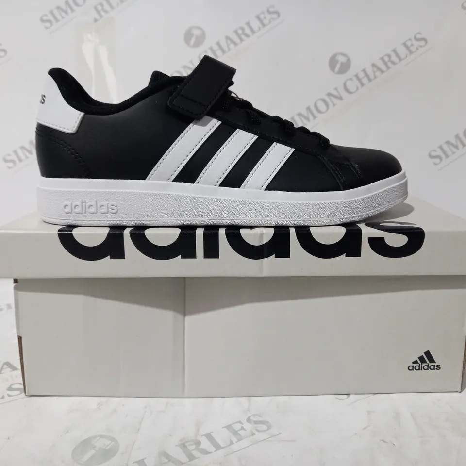 BOXED PAIR OF ADIDAS GRAND COURT 2.0 KIDS SHOES IN BLACK/WHITE UK SIZE 3.5