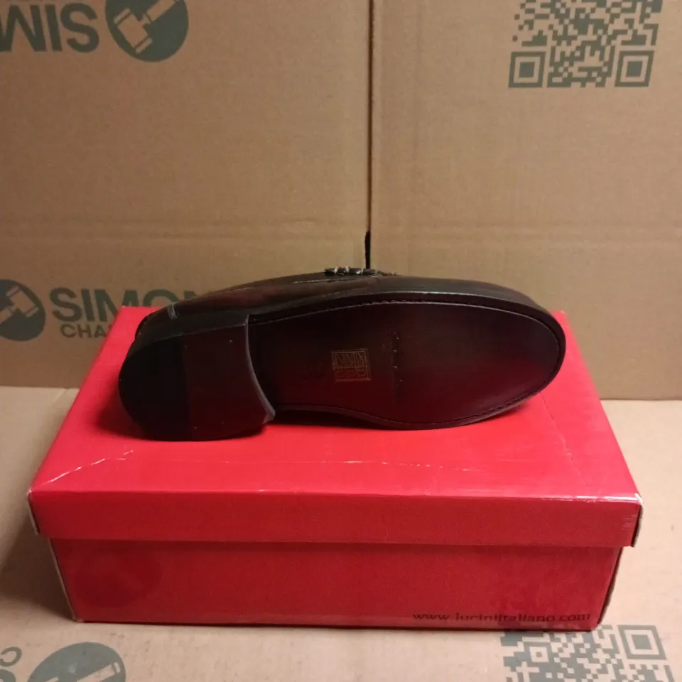 BOXED PAIR OF LUCINI LEATHER SADDLE LOAFERS - 6