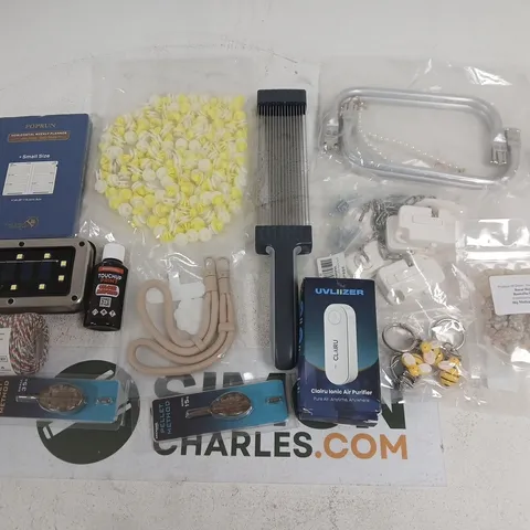 LOT OF ASSORTED HOUSEHOLD ITEMS TO INCLUDE NOTEBOOK, FITTINGS AND SOLAR LIGHTS