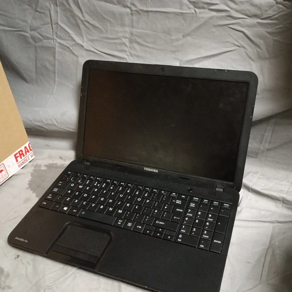 TOSHIBA SATELLITE PRO C850-1HE LAPTOP