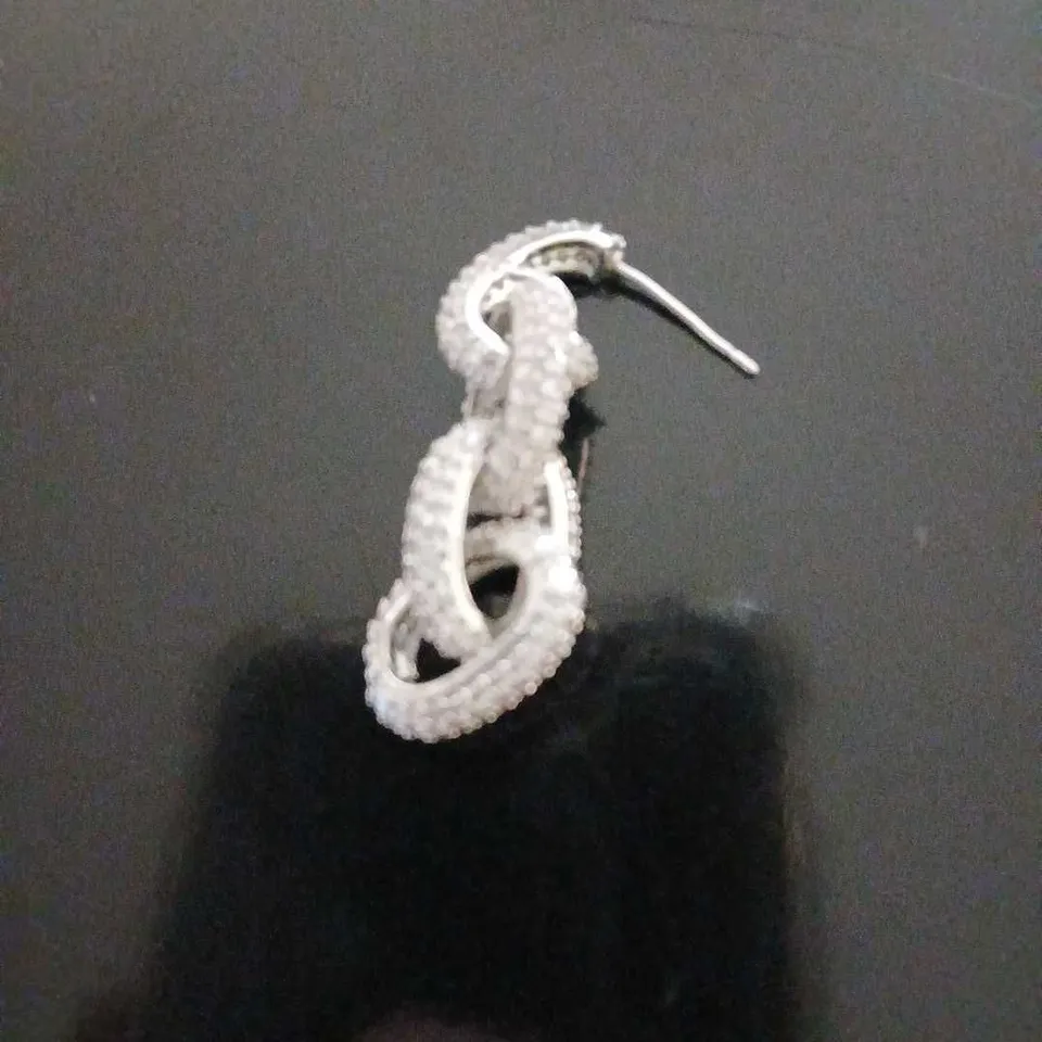 BUTLER & WILSON SMALL CRYSTAL CABLE LINK EARRINGS